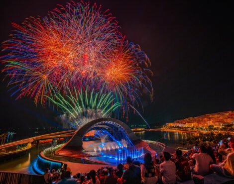 Show diễn Kiss of The Sea – Nụ Hôn Của Biển Cả