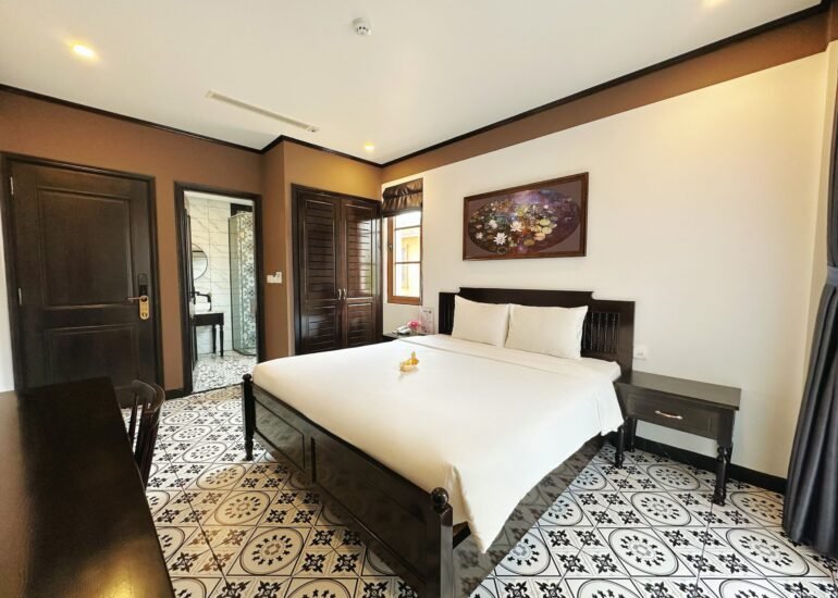 Deluxe King City-view Room